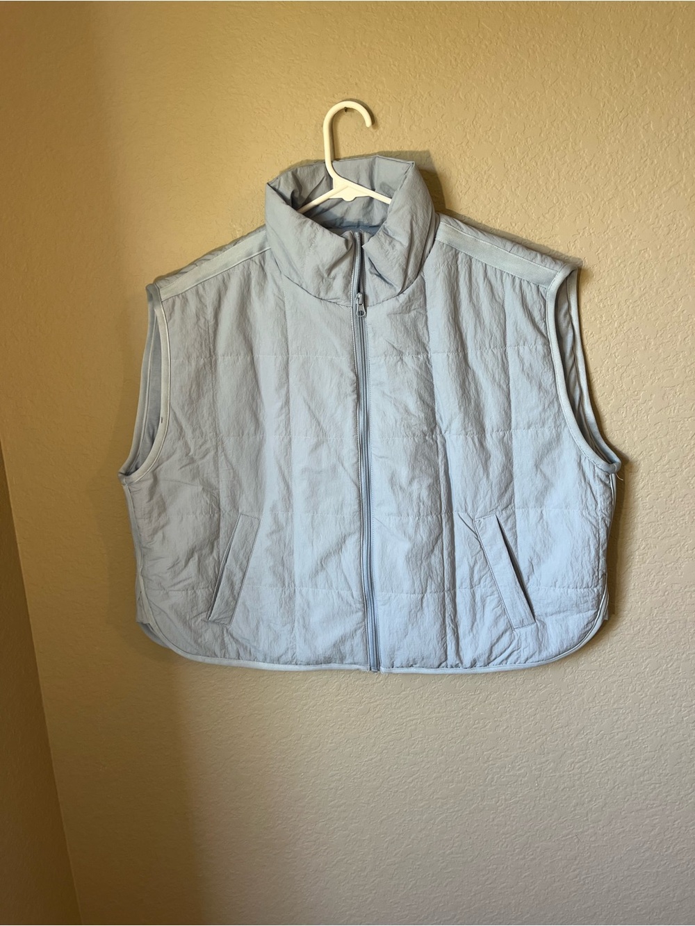 NWT Thread & Supply Dusty Blue Quilted Cropped Puffer Vest Women’s L Oversized